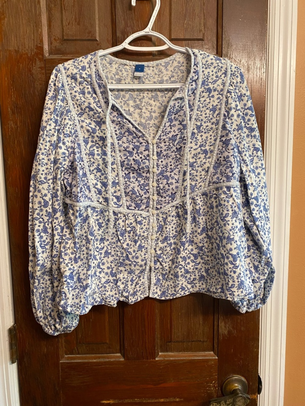 Old Navy Blue and White Floral Button-Up Blouse